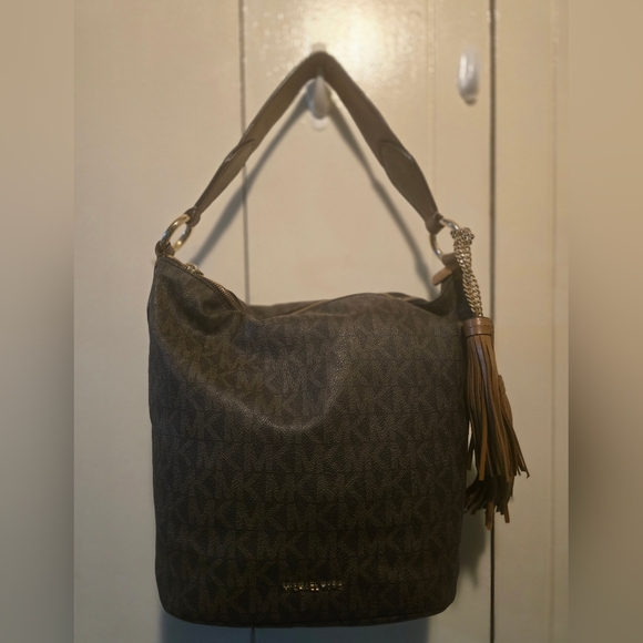 MICHAEL KORS REED MD BELTED TH BUCKET SHOULDER MESSENGER BAG  🎁MICHAEL KORS LARGE BUCKET SHOULDER BAG 💯AUTH